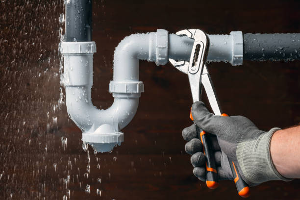 Professional Drain Cleaning technician working in Batesville, TX